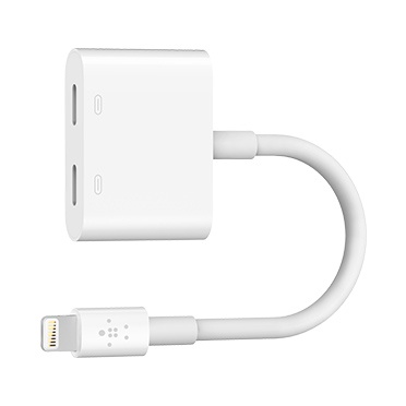 Аксессуар Belkin Lightning Audio + Charge RockStar для iPhone 7 включает два разъема Lightning для одновременной зарядки и прослушивания музыки