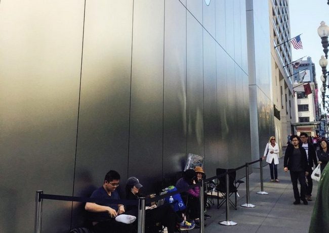 Американцы выстраиваются в очереди за смартфоном iPhone 7