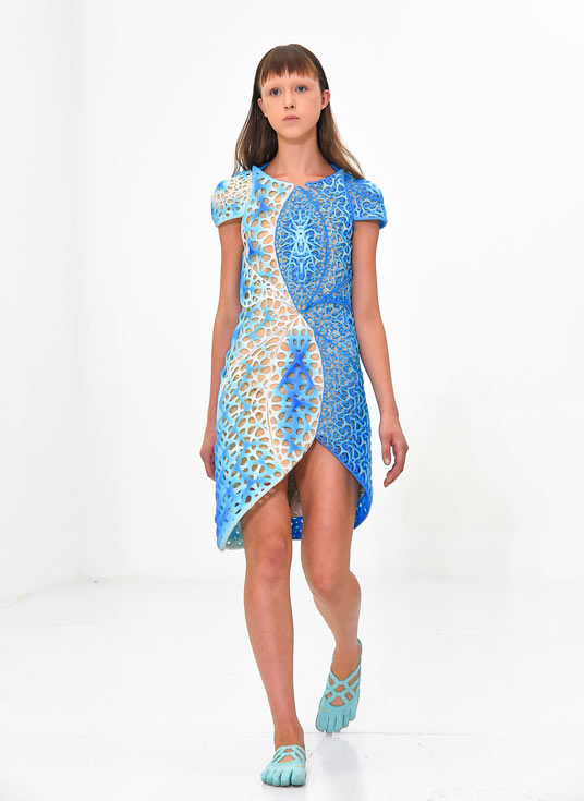 Платье Oscillation показали на неделе моды в Нью-Йорке компании Stratasys и threeASFOUR