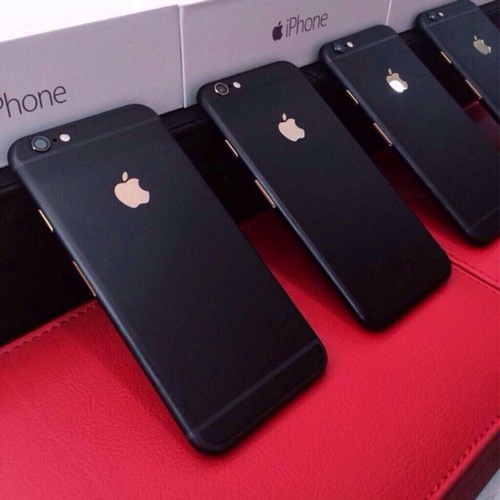 Все смартфоны iPhone 7 Plus, а также iPhone 7 в цвете Jet Black распроданы перед сегодняшним стартом