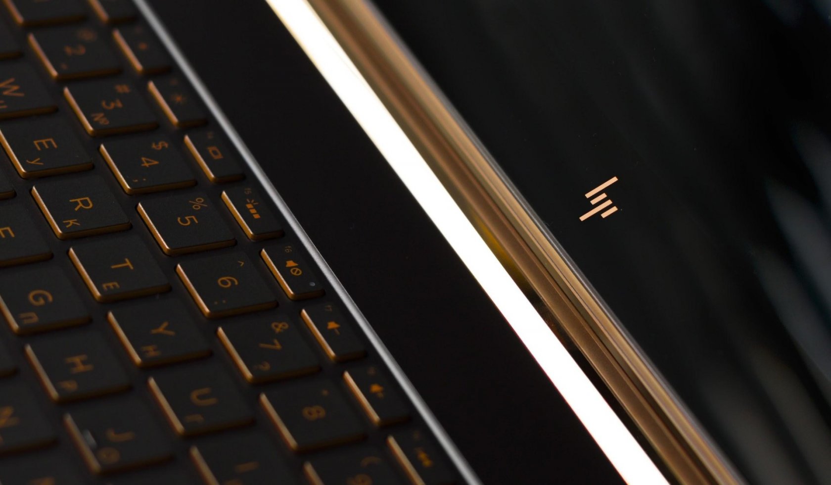 Технологии и дизайн в одном устройстве. Ноутбук HP Spectre 13 - 21