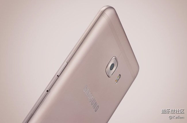 Смартфоны Samsung Galaxy C9 и C9 Pro выглядят интересно за счёт новых пластиковых вставок