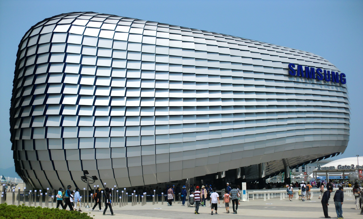 Samsung заявила о старте массового производства чипов с архитектурой 10 нм - 1 Samsung заявила о старте массового производства чипов с архитектурой 10 нм - 1