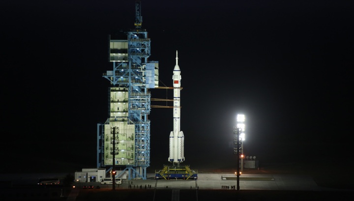 Китай успешно запустил в космос пилотируемый корабль «Шэньчжоу-11». Что дальше? - 1