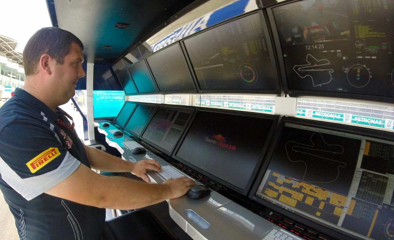 Центр обработки данных в чемодане: один день из жизни ИТ-специалиста на автогонках - 1 Центр обработки данных в чемодане: один день из жизни ИТ-специалиста на автогонках - 1