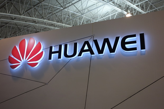 В декабре Huawei может представить еще один флагманский смартфон с дисплеем, изогнутым с четырех сторон