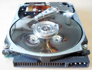 Молоток, термит и магнитное поле для быстрого уничтожения данных - 3 image alt text