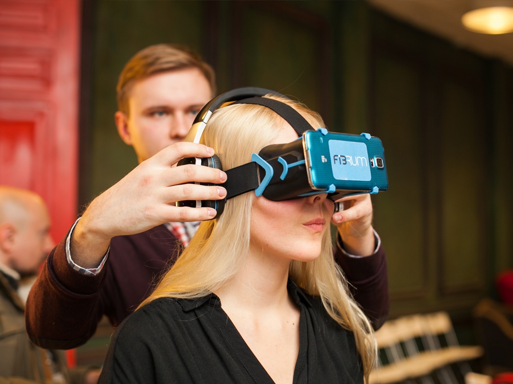 Игры 3д реальность. Fibrum Pro шлем. Очки виртуальной реальности. VR виртуальная реальность. Шлем виртуальной реальности.