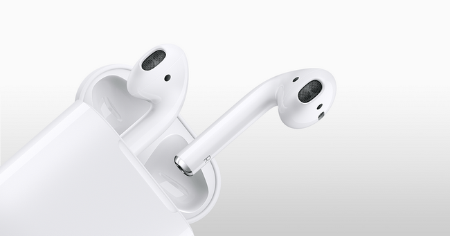 По данным Barclays, производство наушников Apple AirPods  начнется только в декабре