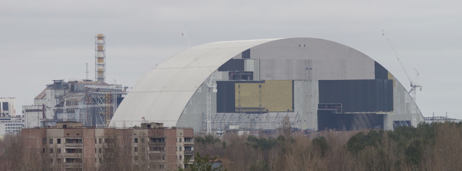 Укрытие-2 надвигают на 4-й энергоблок ЧАЭС - 3