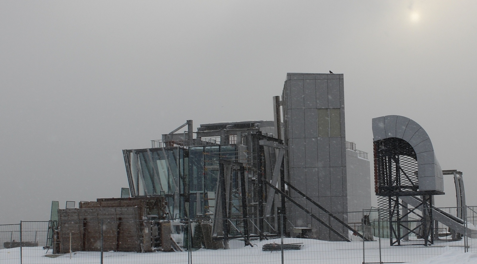 Лед и ветер. Как решаются климатические задачи для самого северного небоскреба мира - 4