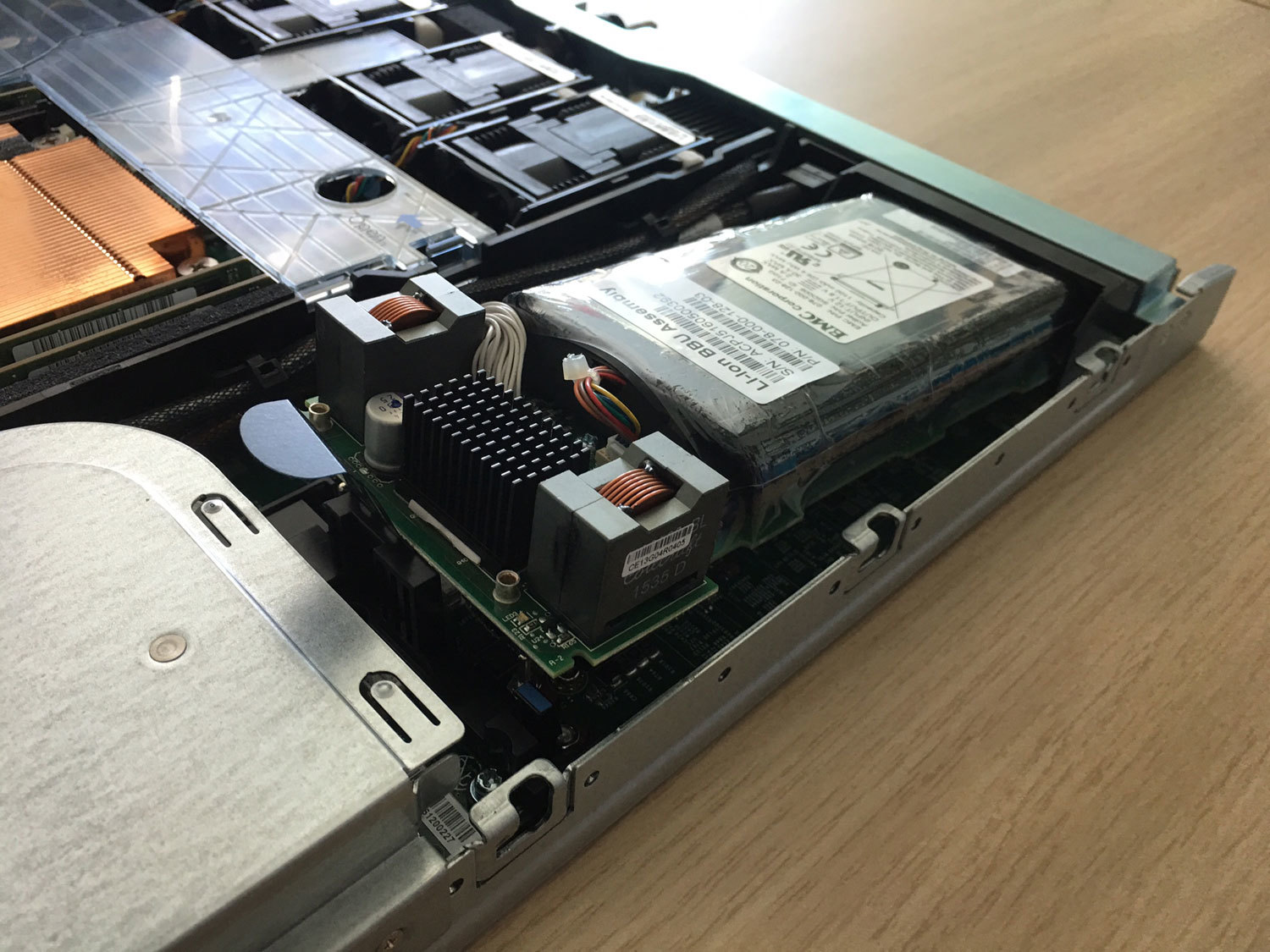 Под капотом у новой поделки Dell + EMC — флешового хранилища по цене дискового - 1