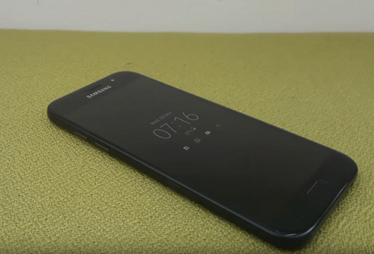 Смартфон Samsung Galaxy A5 очень похож на флагманов