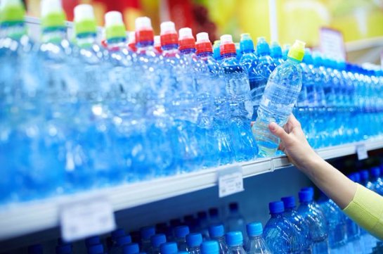 Воду из пластиковых бутылок нельзя пить