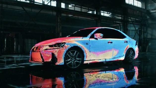 Автомобиль Lexus IS облачили в костюм из 41999 программируемых светодиодов