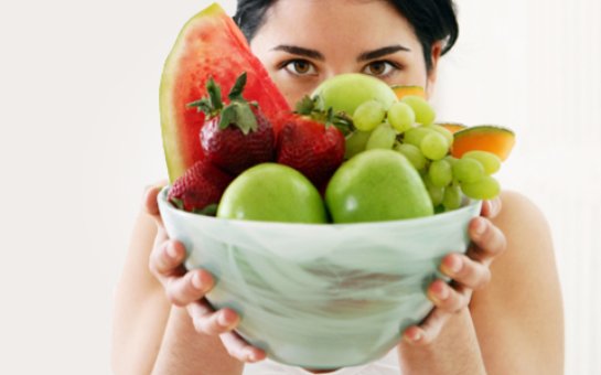 Люди,которые едят много фруктов живут дольше