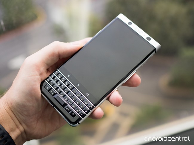 Смартфон BlackBerry Mercury представят только на MWC 2017, опубликованы новые фотографии - 2