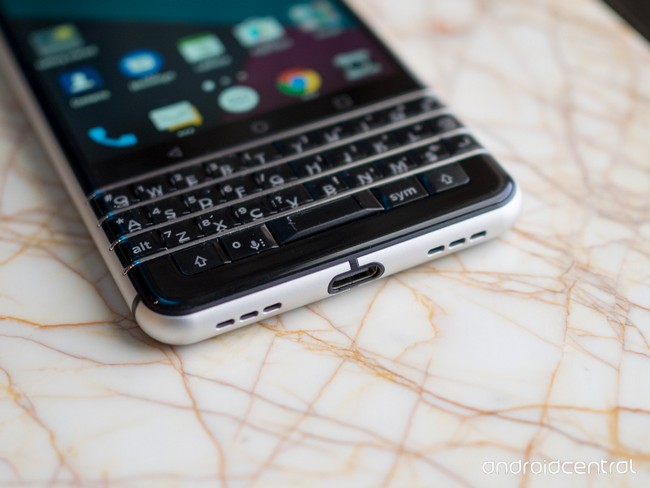 Смартфон BlackBerry Mercury представят только на MWC 2017, опубликованы новые фотографии - 5