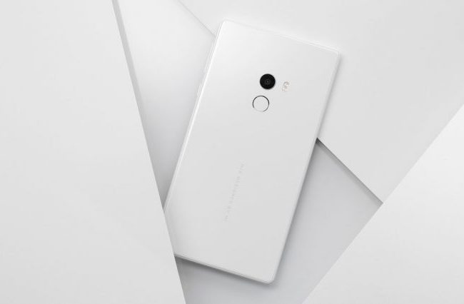 На CES 2017 показали белую версию смартфона Xiaomi Mi Mix