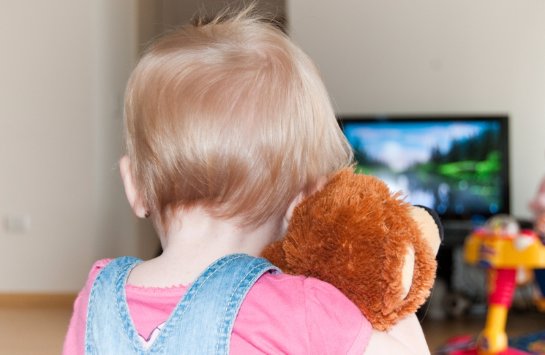 Телевизор вредит детям больше, чем компьютер