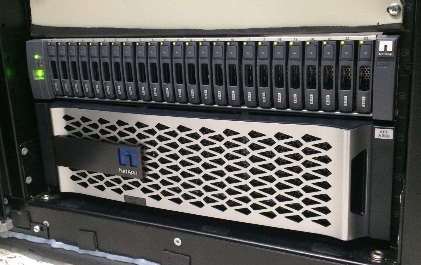 Unboxing: Что внутри у системы хранения данных NetApp AFF A300 - 1 Unboxing: Что внутри у системы хранения данных NetApp AFF A300 - 1