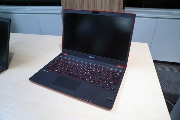 Fujitsu LifeBook U937/P и LifeBook UH75/B1 — очень лёгкие ноутбуки с 13-дюймовыми экранами