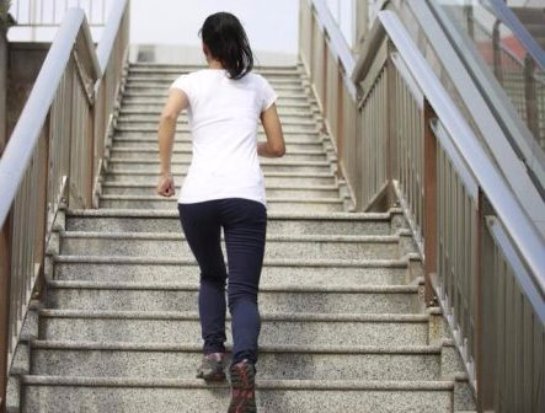Чтобы уберечь сердце от болезней, достаточно 30 минут в день ходить по лестнице