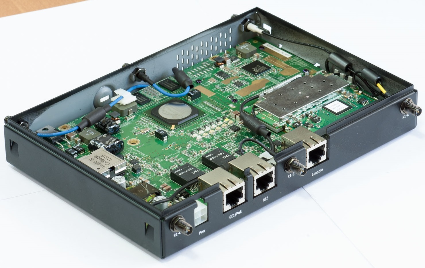 Wi-Fi точка по цене автомобиля. Обзор легендарной точки доступа Motorola AP7131 - 2 image