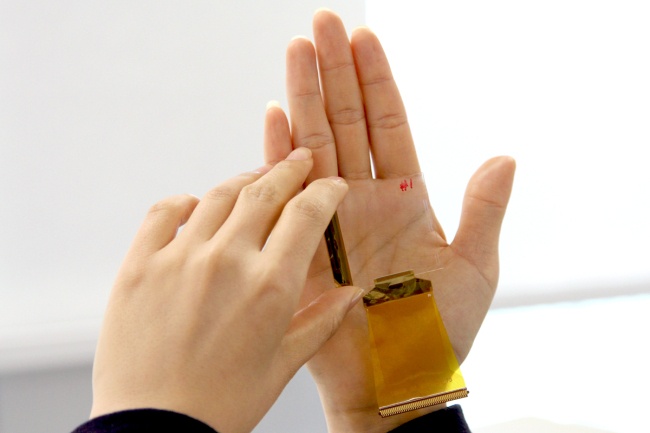 CrucialTec представила технологию распознавания нескольких отпечатков пальцев на дисплее смартфона