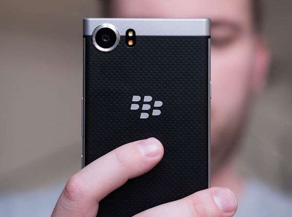 Смартфон BlackBerry KEYone выйдет в апреле по цене $549