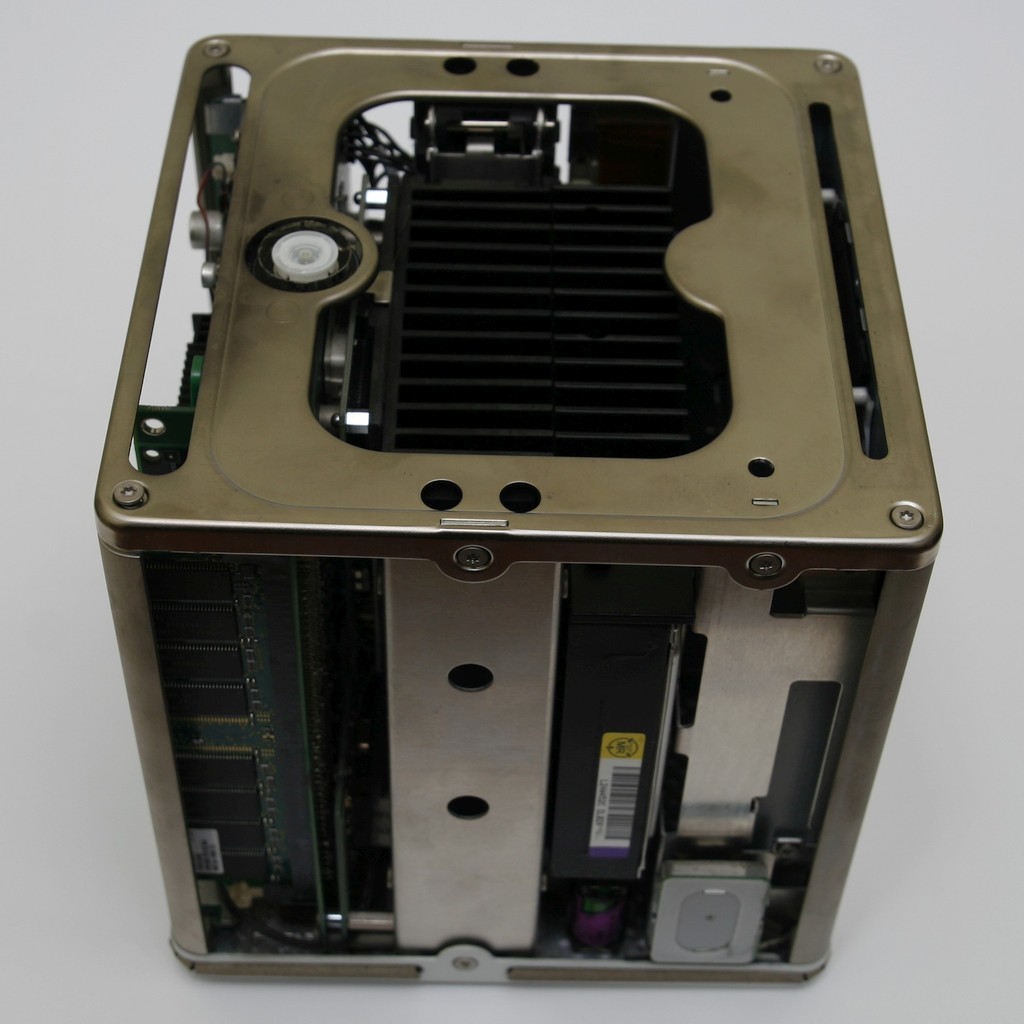 Apple Power Mac G4 Cube и его современники в небольшом фотообзоре - 14 Apple Power Mac G4 Cube и его современники в небольшом фотообзоре - 14