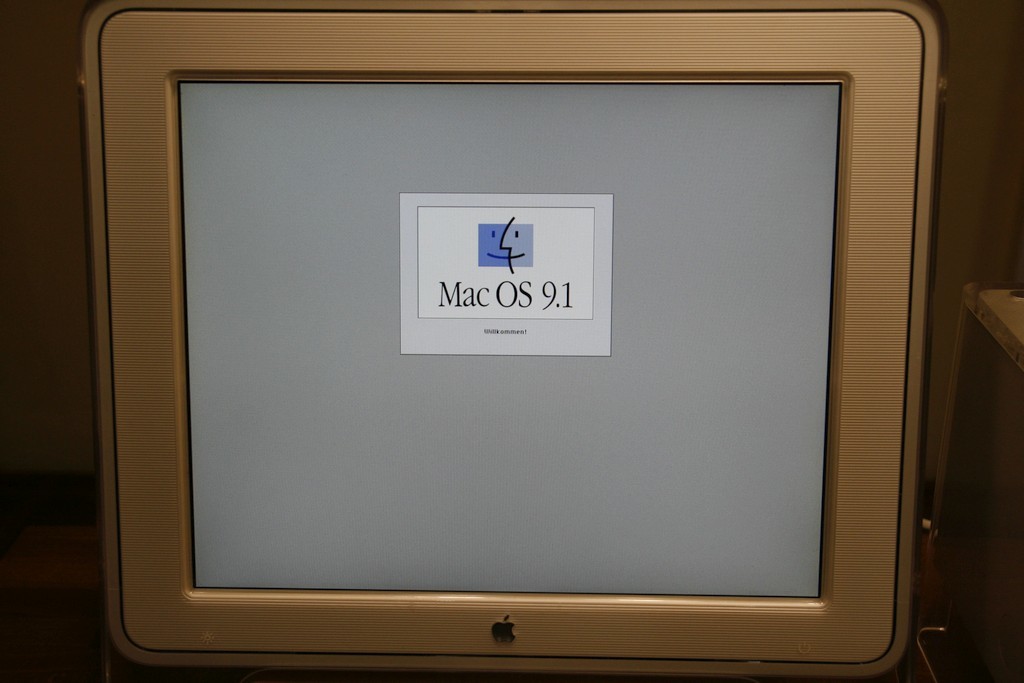 Apple Power Mac G4 Cube и его современники в небольшом фотообзоре - 18 Apple Power Mac G4 Cube и его современники в небольшом фотообзоре - 18