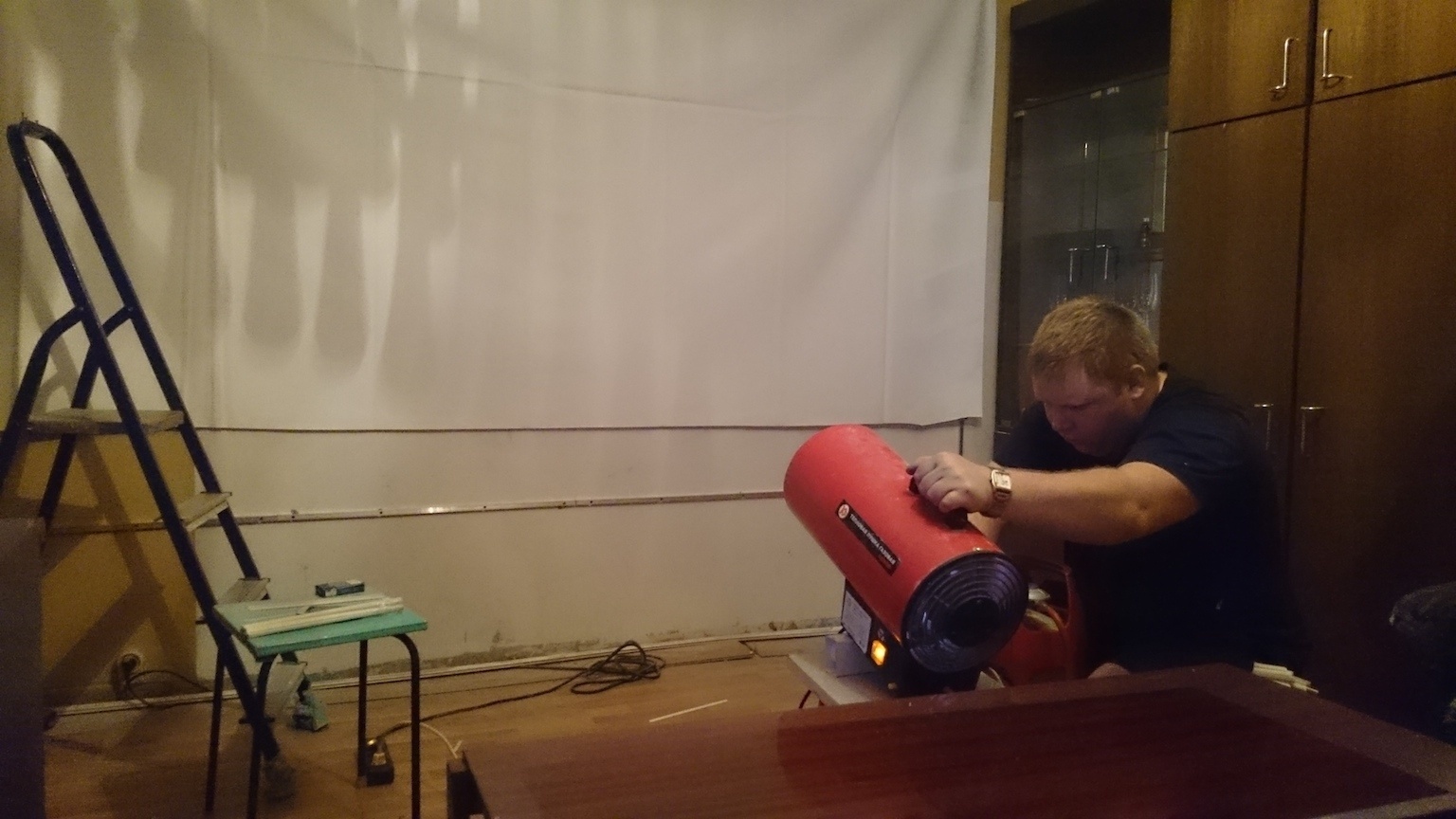 Прогрев материала тепловой пушкой