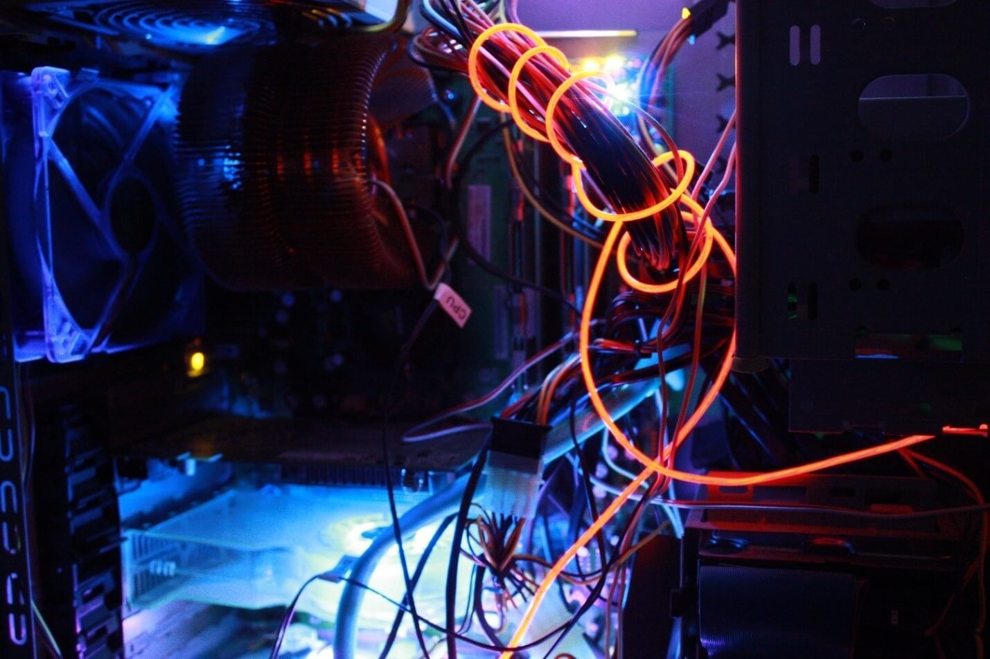 «В 100 000 раз быстрее»: ультракороткие световые импульсы в вычислительной технике - 1