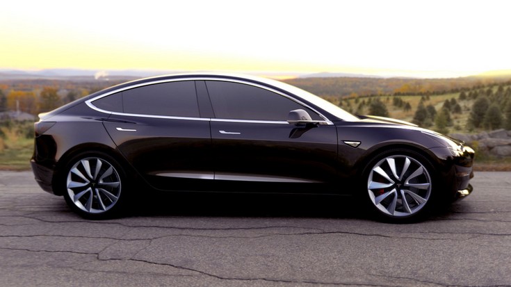Tesla продаёт акции, готовясь к старту Model 3