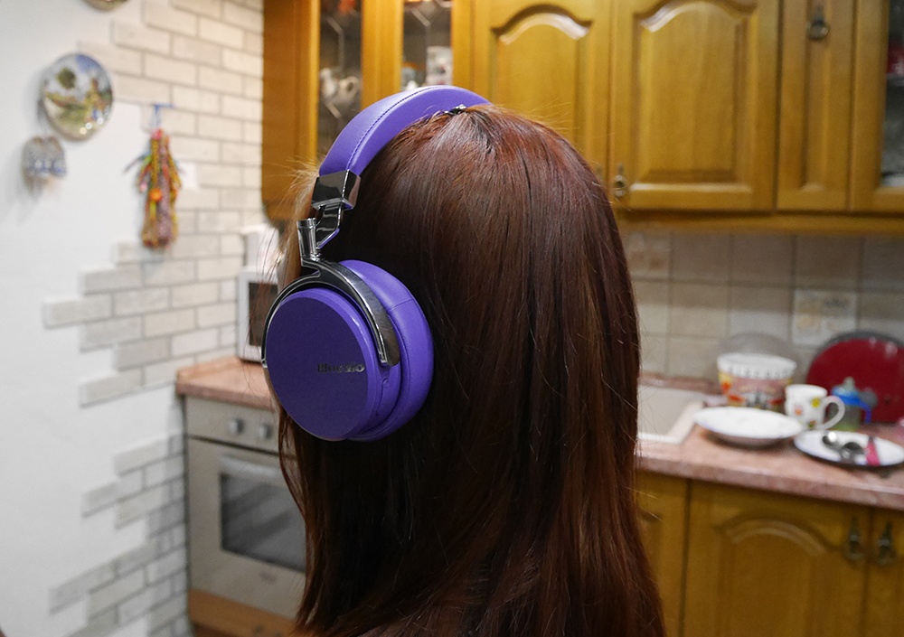 Bluedio Vinyl Premium: крутые хайтек-наушники в изящной ретро-шкуре и с «плавающими» чашками - 4 Bluedio Vinyl Premium: крутые хайтек-наушники в изящной ретро-шкуре и с «плавающими» чашками - 4