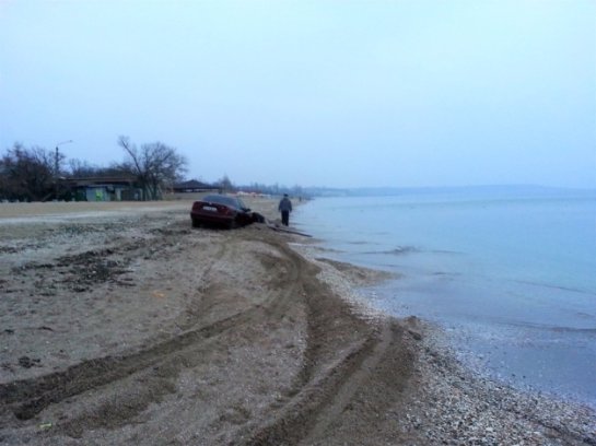 Автохамы взялись за одесские пляжи Автохамы взялись за одесские пляжи