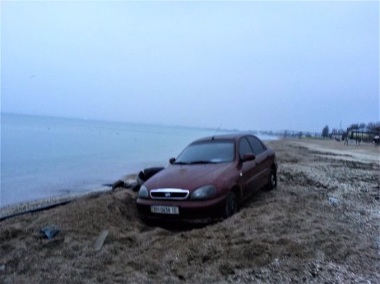 Автохамы взялись за одесские пляжи Автохамы взялись за одесские пляжи