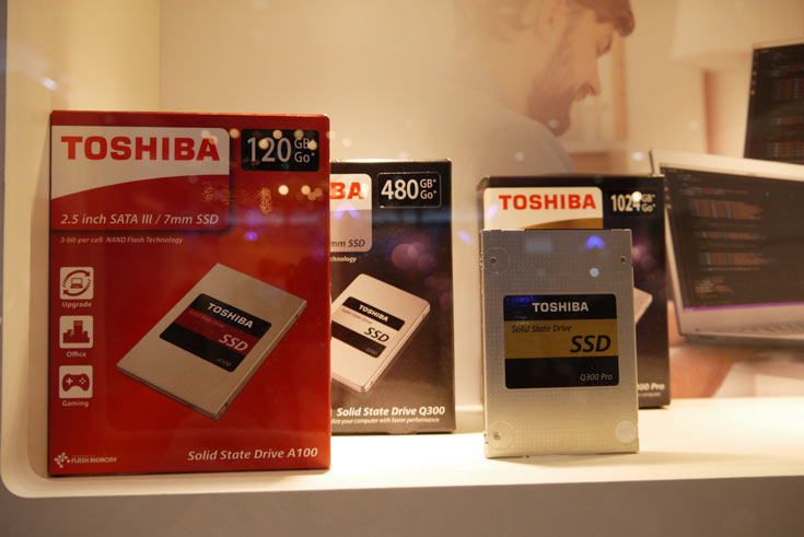 Предлагает Toshiba твердотельные накопители и под собственной маркой, такие как Toshiba A100, Toshiba Q300 и Toshiba Q300 Pro