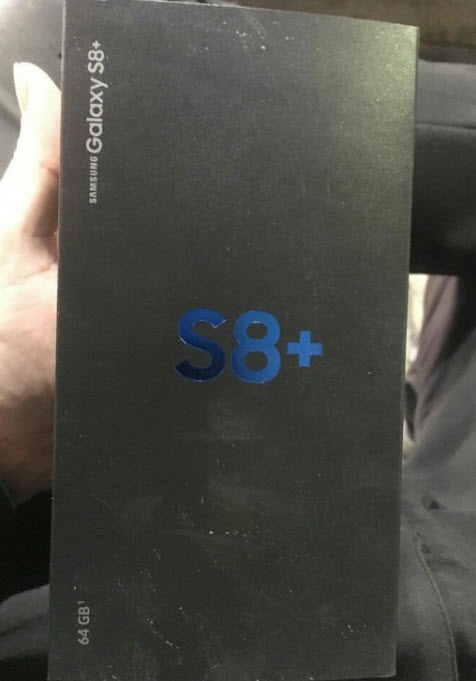 Фотография упаковки Samsung Galaxy S8+ подтверждает содержимое комплекта поставки