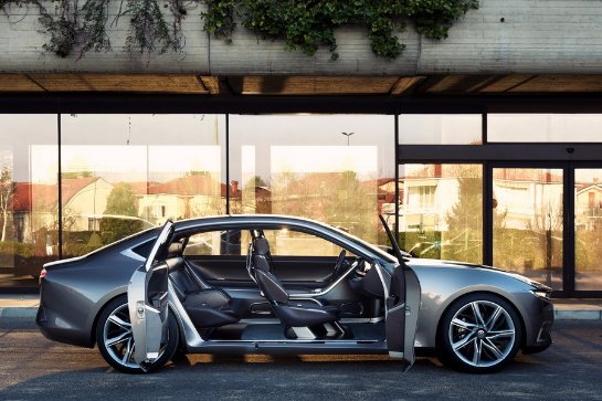 В Италии начнут выпуск нового супер-седана для богатых В Италии начнут выпуск нового супер-седана для богатых