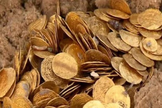 В Китае на дне реки обнаружили невероятный клад В Китае на дне реки обнаружили невероятный клад