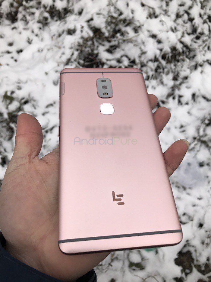  Смартфон LeEco LE X920, который представят 11 апреля, стал героем нового ролика