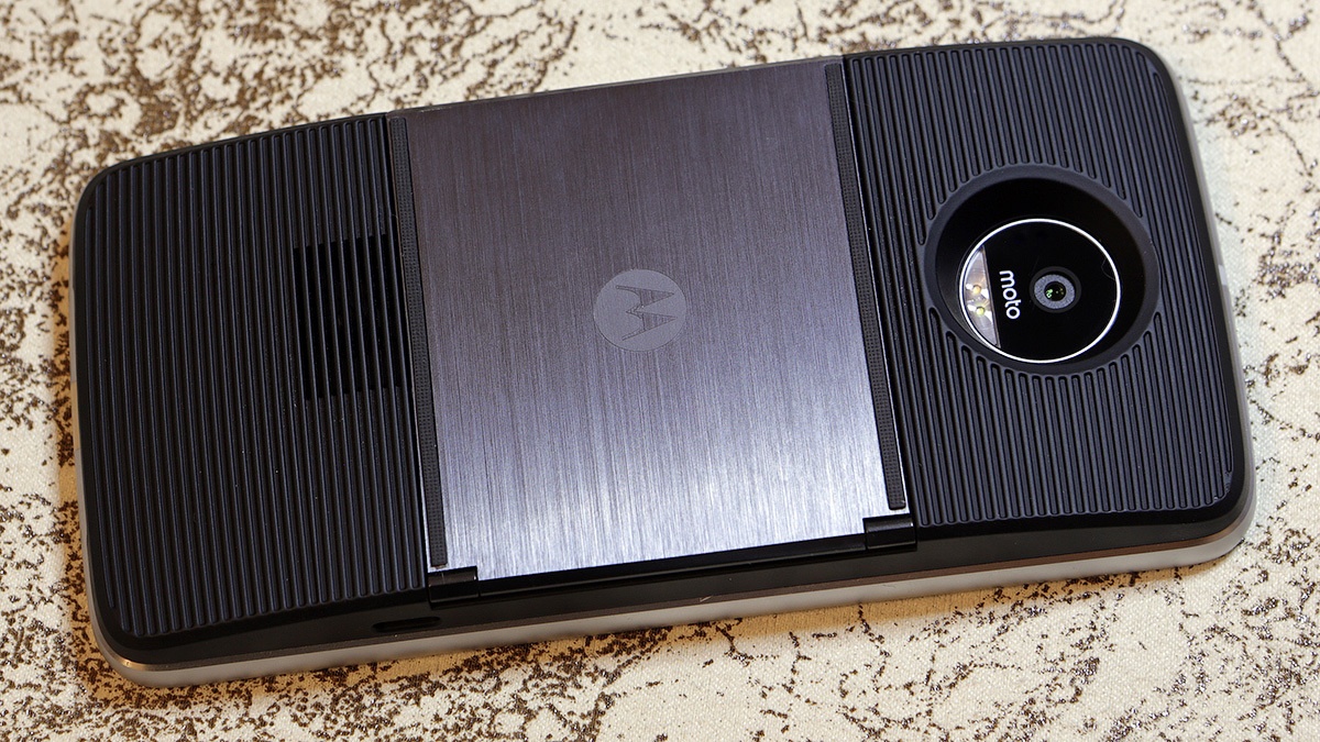 Moto mods: подробно обо всех четырех сменных модулях для смартфонов Moto Z и Z Play - 7 Moto mods: подробно обо всех четырех сменных модулях для смартфонов Moto Z и Z Play - 7