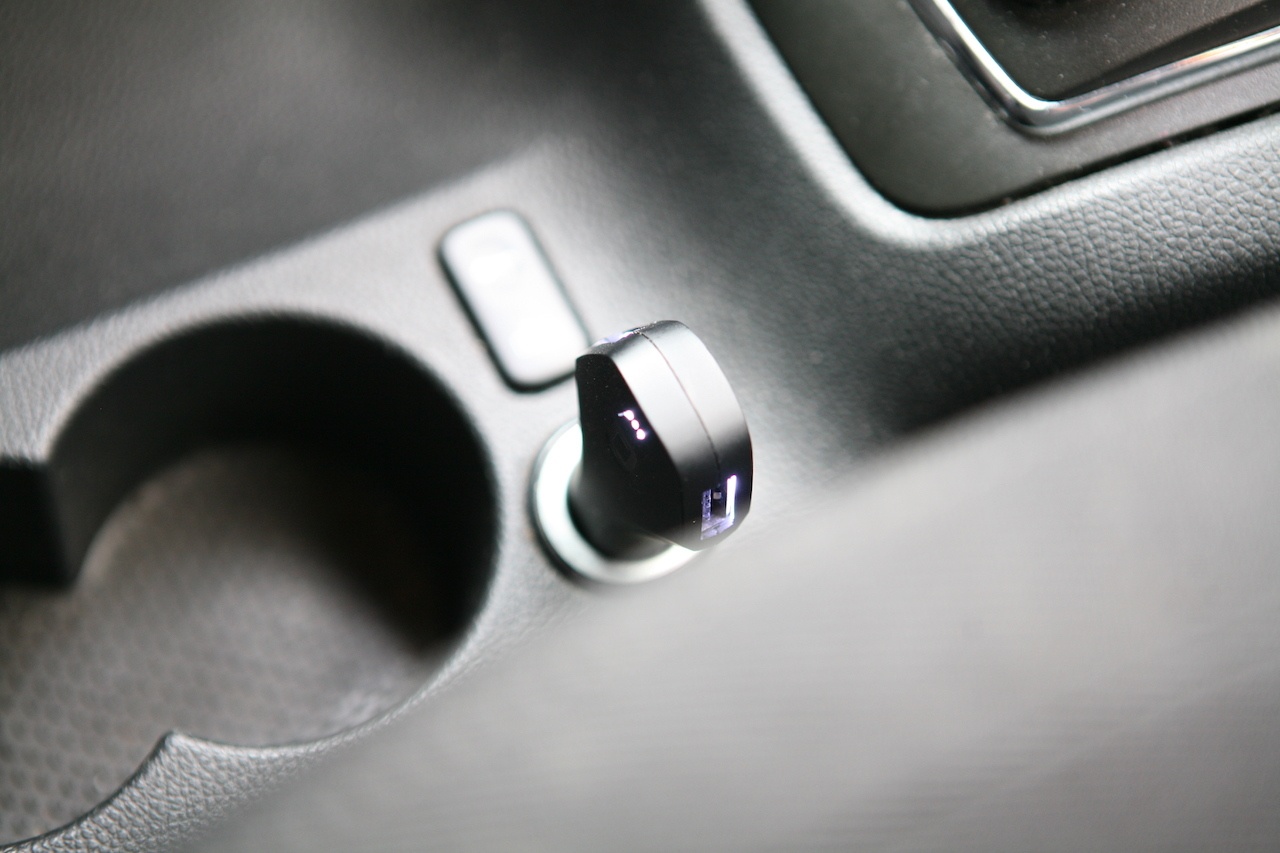 ZUS: 16% за 15 минут. Зарядка в автомобиль с функциями Bluetooth-метки - 11 ZUS: 16% за 15 минут. Зарядка в автомобиль с функциями Bluetooth-метки - 11