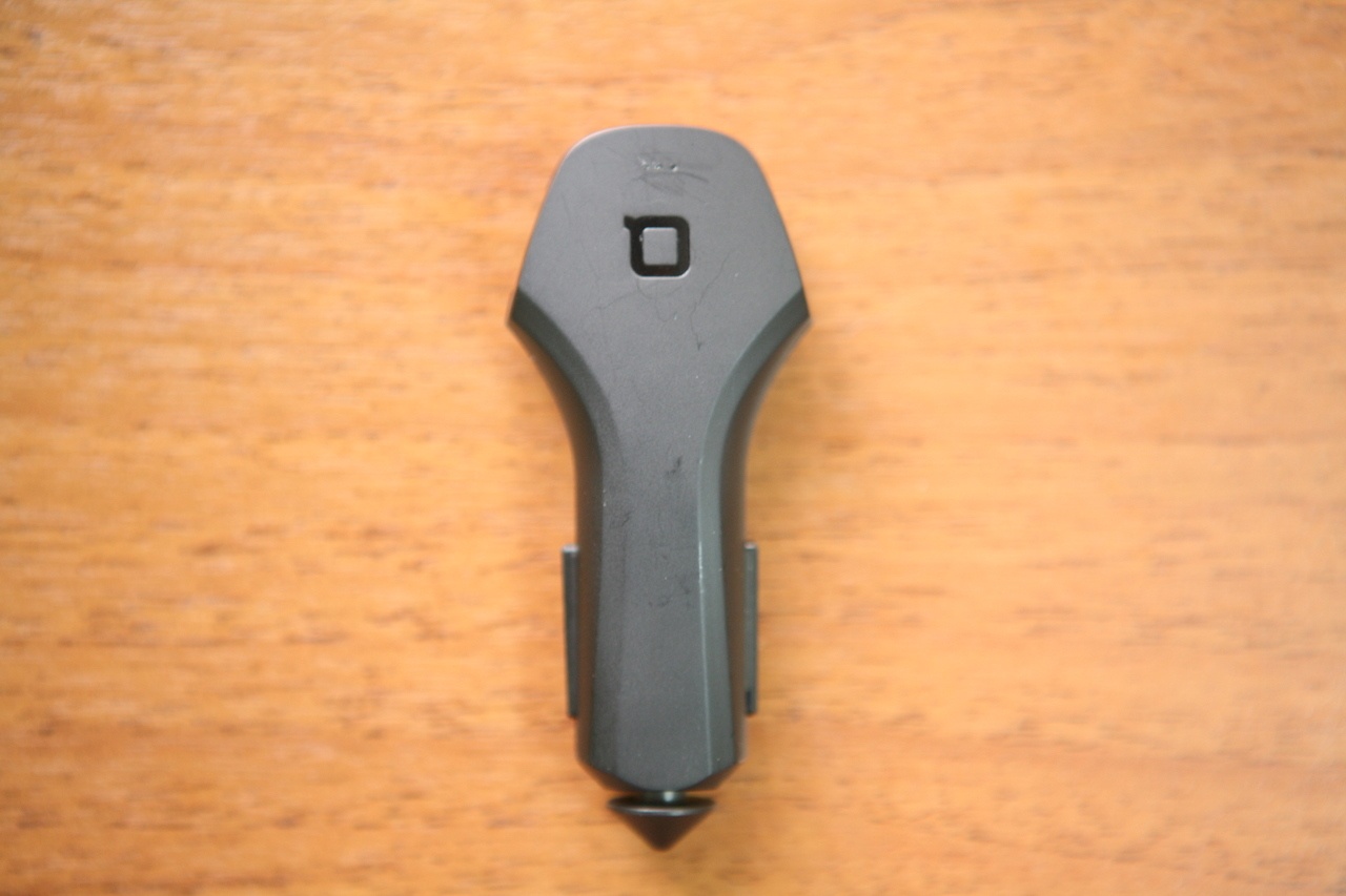 ZUS: 16% за 15 минут. Зарядка в автомобиль с функциями Bluetooth-метки - 15 ZUS: 16% за 15 минут. Зарядка в автомобиль с функциями Bluetooth-метки - 15