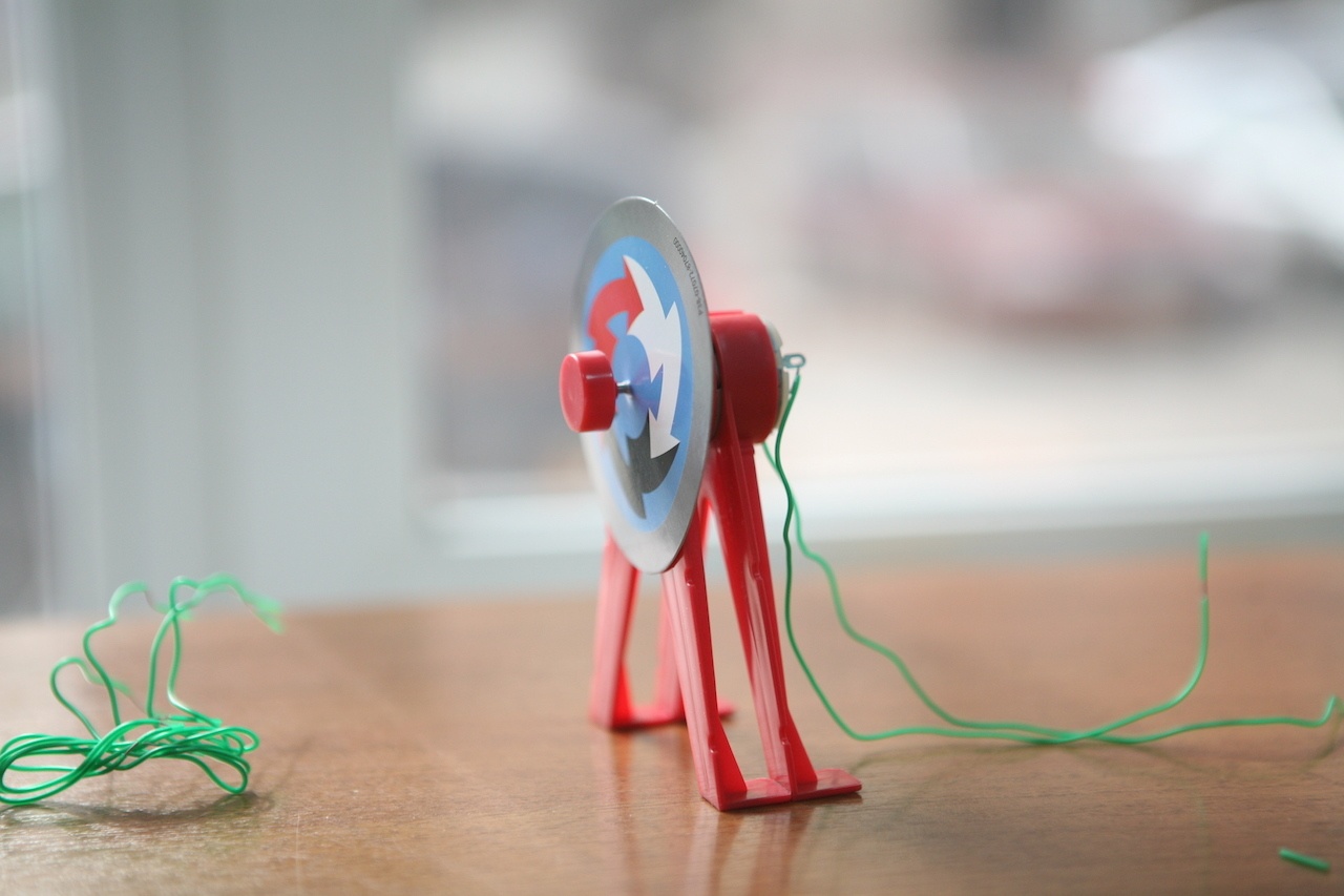 Набор «Мастерская электричества» для детей: коллекция из 22 забавных geek-фокусов - 10