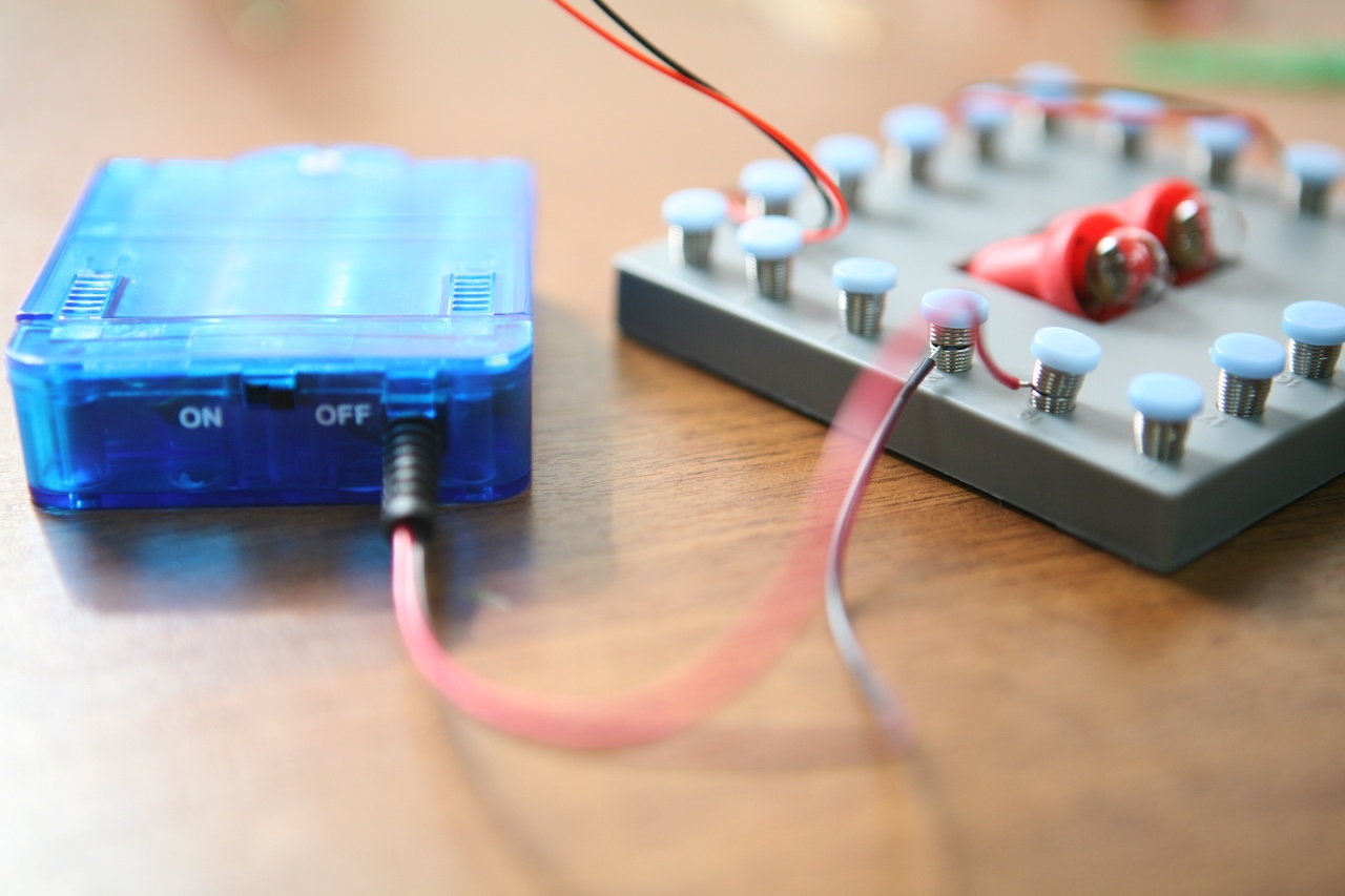 Набор «Мастерская электричества» для детей: коллекция из 22 забавных geek-фокусов - 11