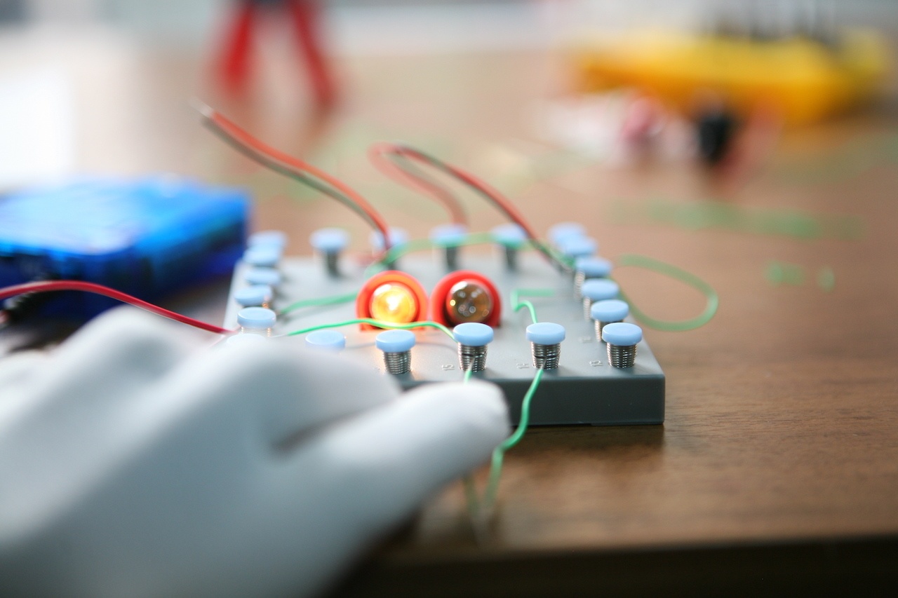 Набор «Мастерская электричества» для детей: коллекция из 22 забавных geek-фокусов - 14