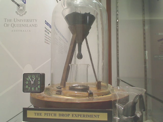 Необычайные объекты видеонаблюдения: ЧАЭС, битум, МКС, гамбургер и другие - 10 Необычайные объекты видеонаблюдения: ЧАЭС, битум, МКС, гамбургер и другие - 10